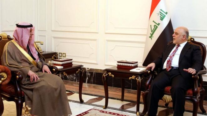 الجبير (يسار) هو أول وزير خارجية سعودي يزور العراق منذ 14 عاما